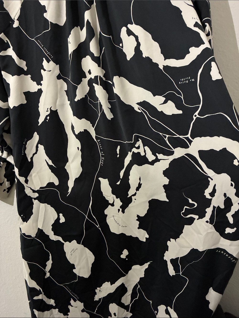 H&M Abstract Print Tie Belt Long Sleeve Shirt Dress - Picture 9 of 9